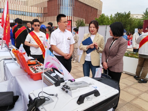 凯时娱乐人生就是博集团加入团市委“汇聚青春动能 立功十项行动”主题展