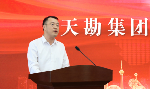 致敬楷模风范激扬青春实力  ――凯时娱乐人生就是博集团开展劳模宣讲会暨十佳青年表扬会